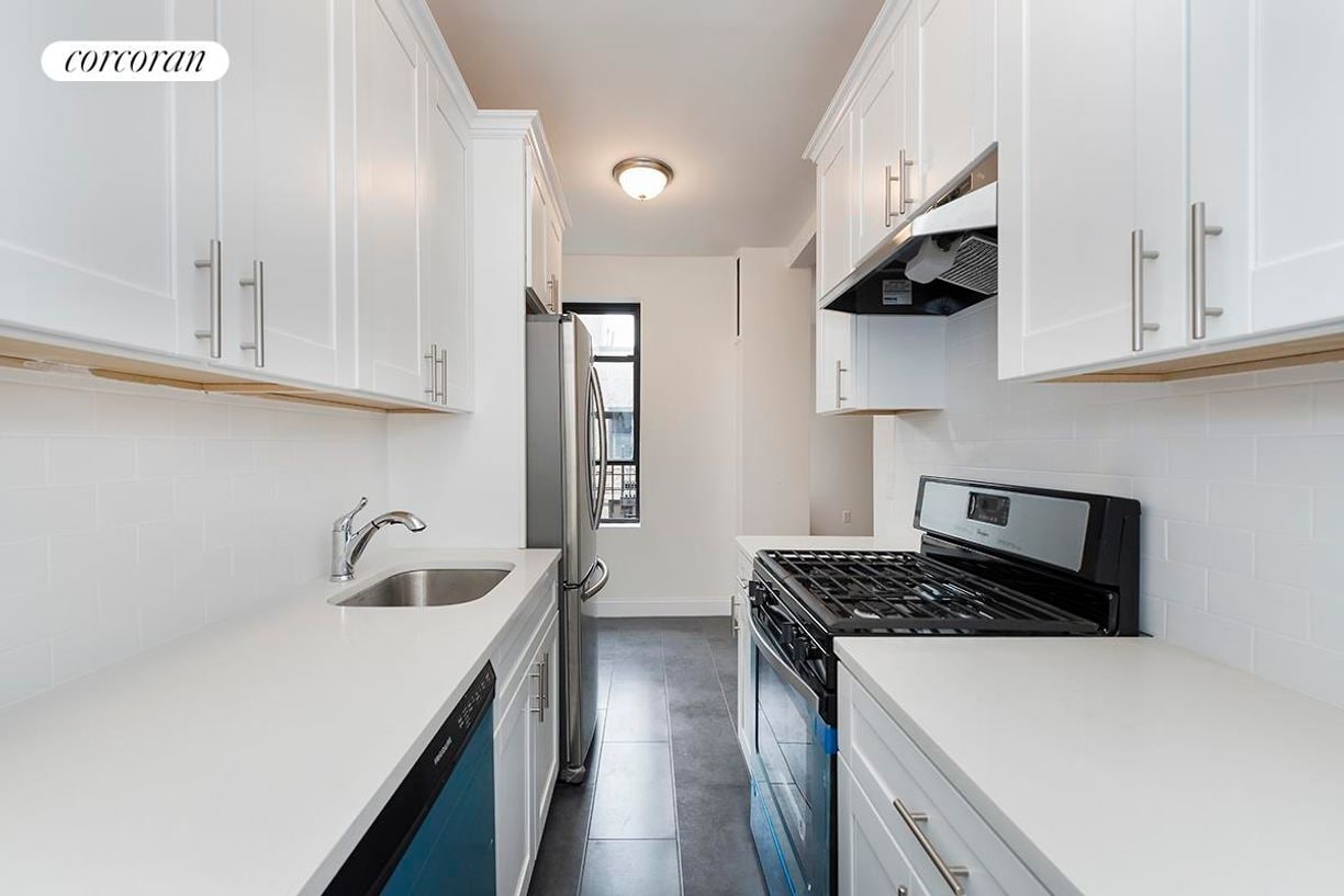 Building Photo - 61-09 39th Avenue H6