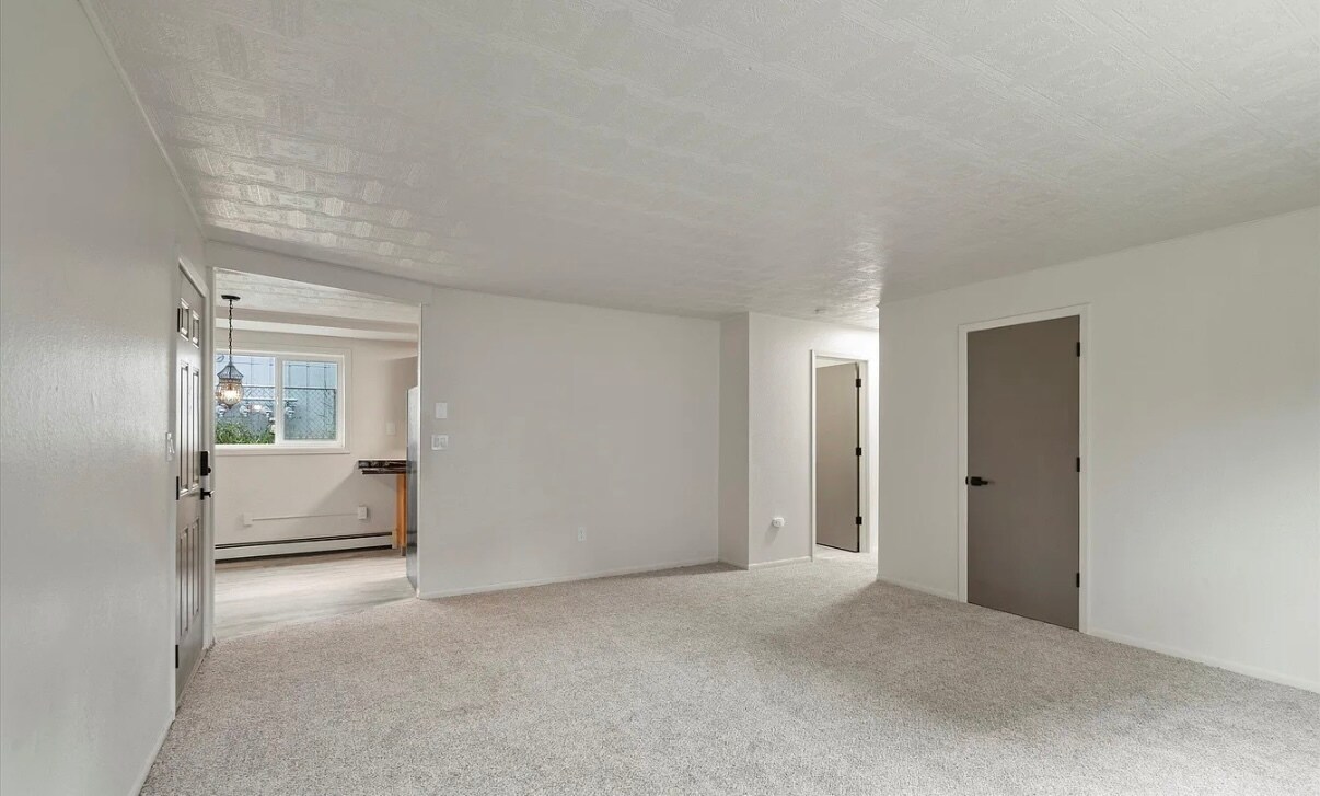 Building Photo - 1117 Karluk St