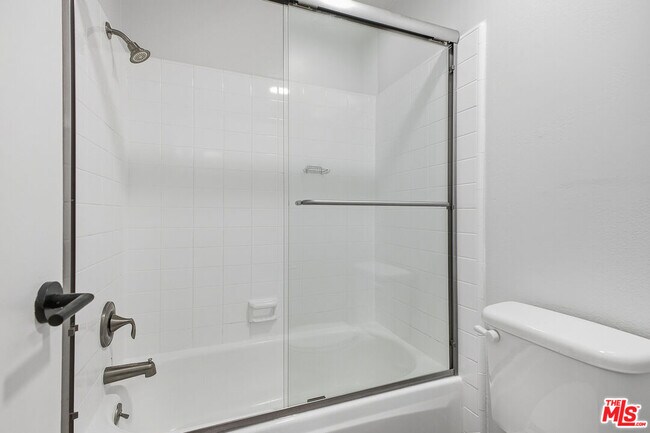 Building Photo - 1352 S Carmelina Ave