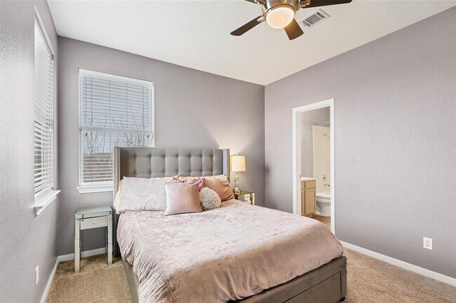 Building Photo - 2100 Pipers Field Dr