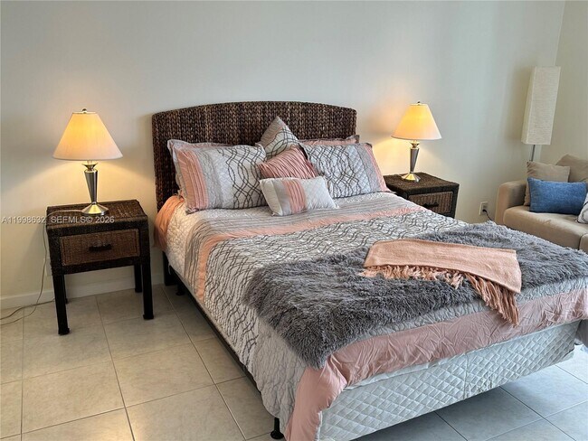 Building Photo - 3530 Mystic Pointe Dr