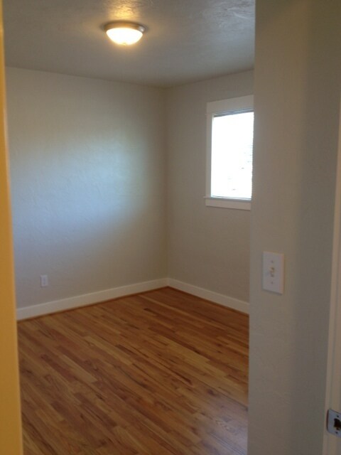 Building Photo - Remodeled Spacious University Park Portsmo...