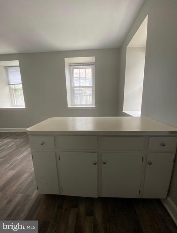 Primary Photo - 51 E Main St