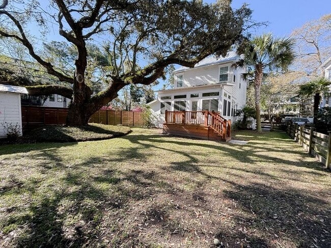 Building Photo - 1051 Phillips Park Dr