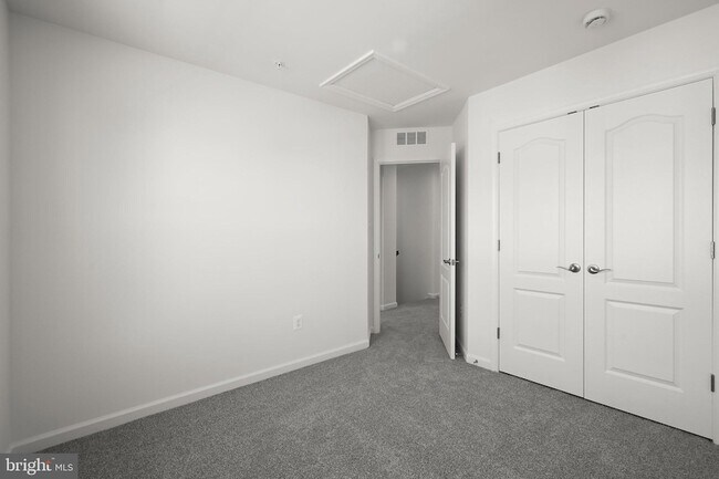 Building Photo - 643 Eastland Row
