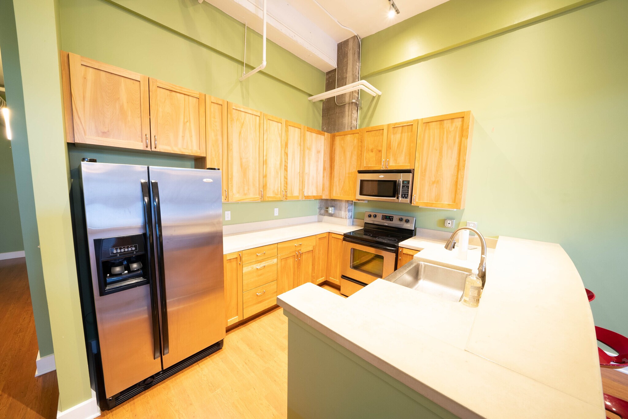 Fully equipped kitchen - 600 Broadway Ave NW