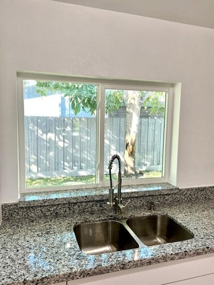 Building Photo - 801 NE 36th St