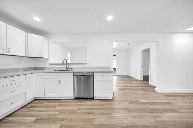 Building Photo - 3330 E Gelding Dr