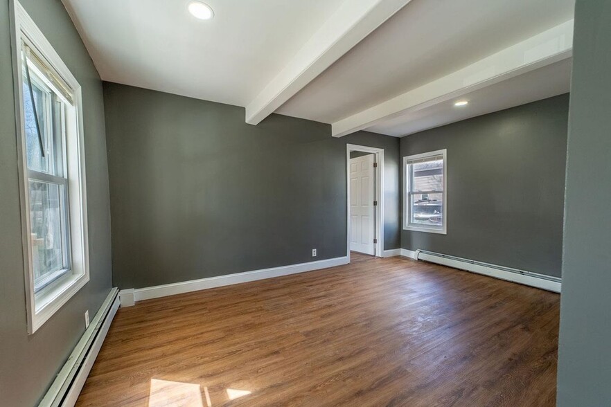 Building Photo - 14 Winter