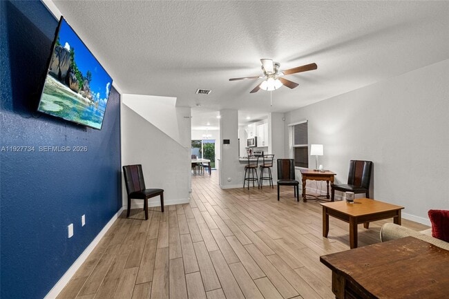 Building Photo - 525 NE 6th Pl