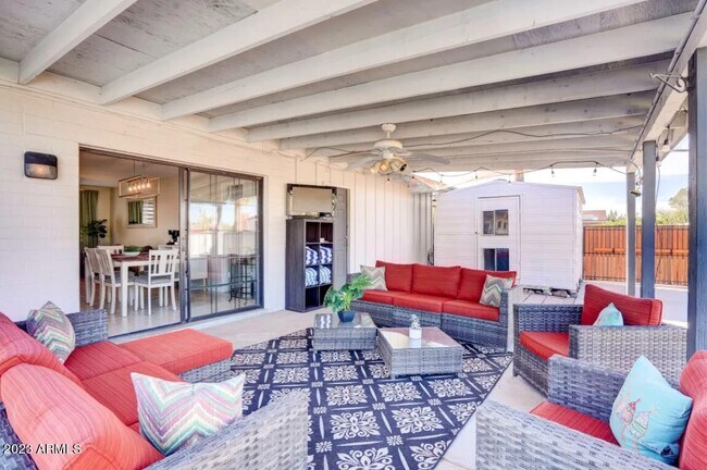 Building Photo - 1648 W Grovers Ave