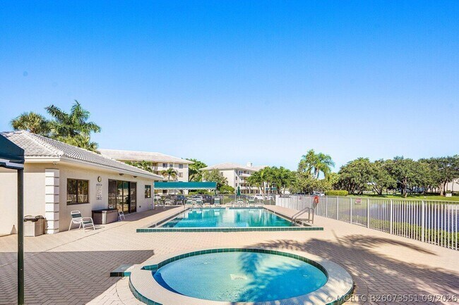 Building Photo - 6121 Balboa Cir