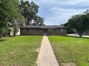 Building Photo - 3437 Red Bud Ln
