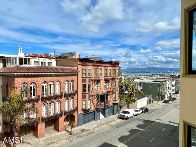 Building Photo - 1 br, 1 bath House - 2560 Hyde Street #3