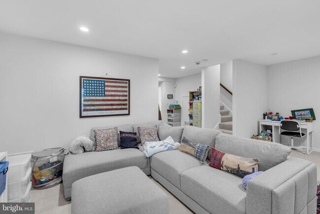 Building Photo - 6861 Williamsburg Pond Ct