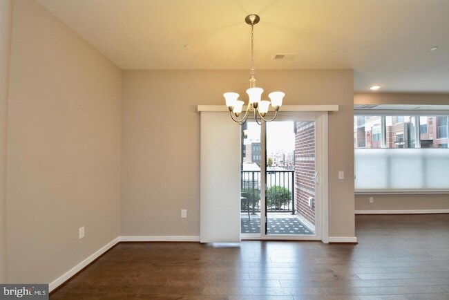 Building Photo - 3989 Norton Pl