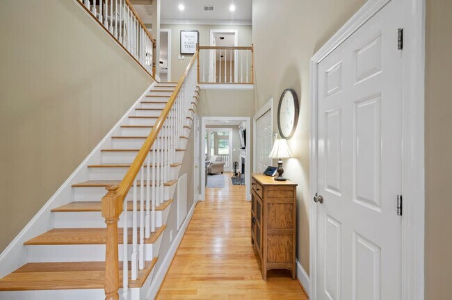 Building Photo - 110 Mayfair Ct