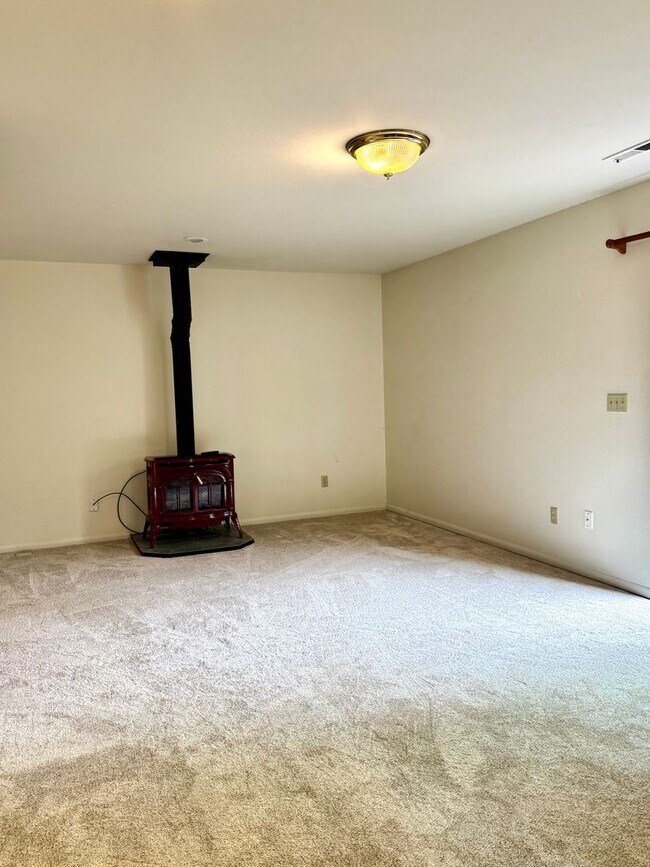 Building Photo - In town Poulsbo rambler now available