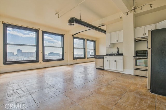 Building Photo - 108 W 2nd St