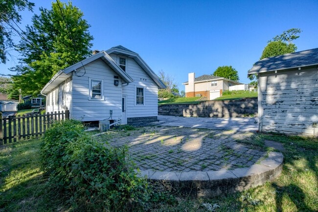 Building Photo - Great Location Close To Aksarben Village!!