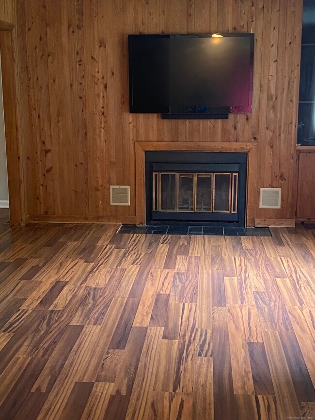 Building Photo - 161 Sleeping Giant Dr