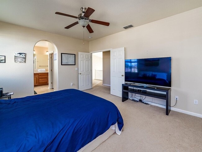 Building Photo - Beautiful Enclave updated unit!