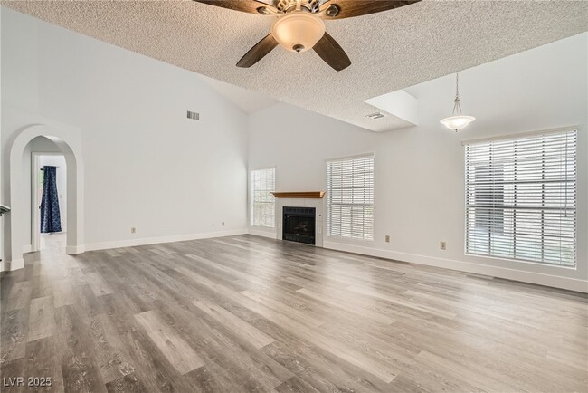Building Photo - 4844 Maryvale Dr