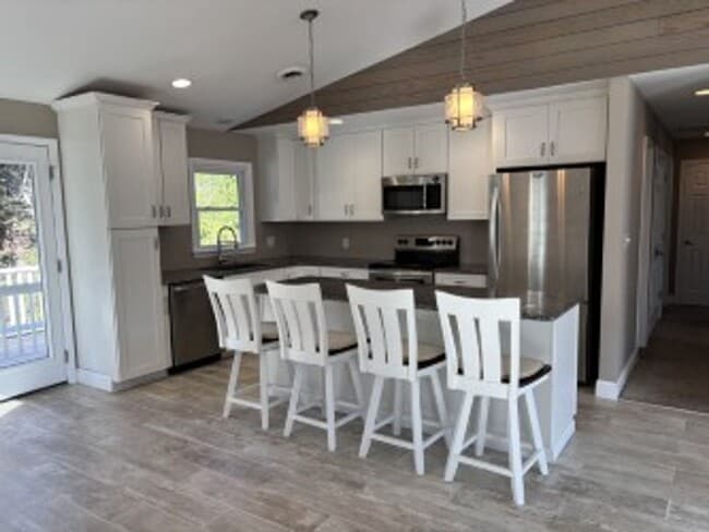 Building Photo - Beautiful home in Emerald Isle.