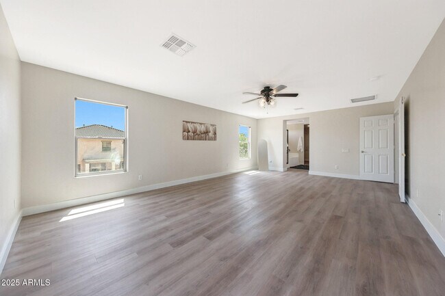 Building Photo - 9423 W Monte Vista Rd