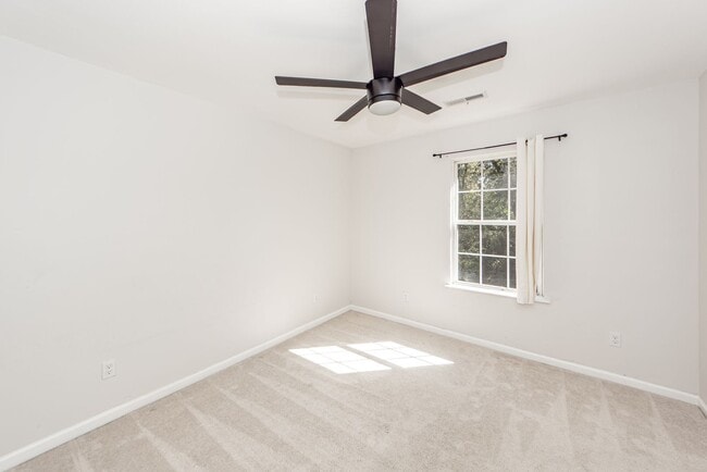 Building Photo - 4 Bedroom 2.5 Bath House in Woodland Lakes - Goose Creek