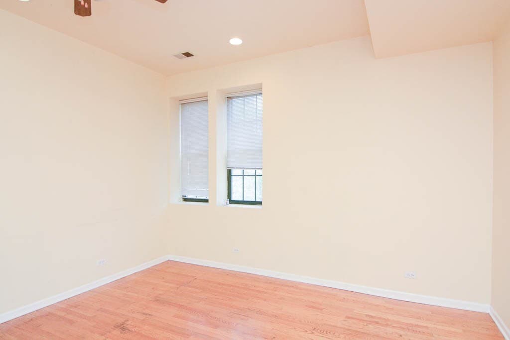 Building Photo - 218 W Division St