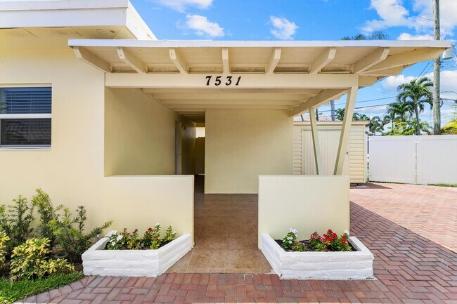 Building Photo - 7531 Edgewater Cir