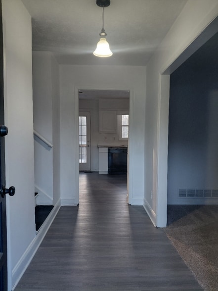 Building Photo - 975 Daisy Ct NW