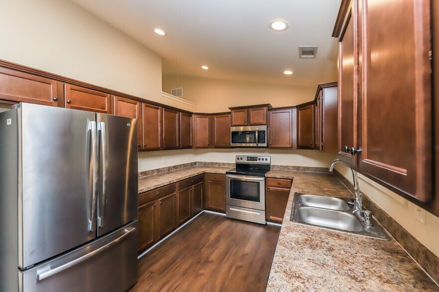 Building Photo - 104 Skylar Ct