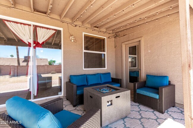 Building Photo - 8375 W Dahlia Dr