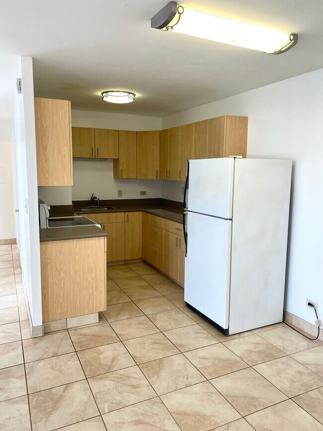 Building Photo - Liliha Square - 2 Bedroom 1 Bath 1 Parking