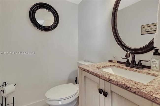 Building Photo - 2457 Collins Ave