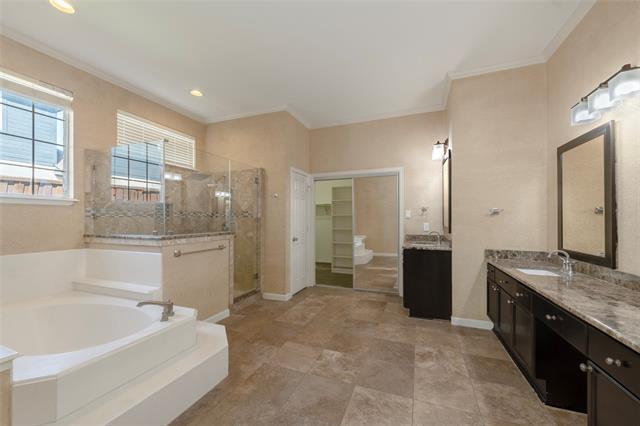 Building Photo - 3704 Roxbury Ln