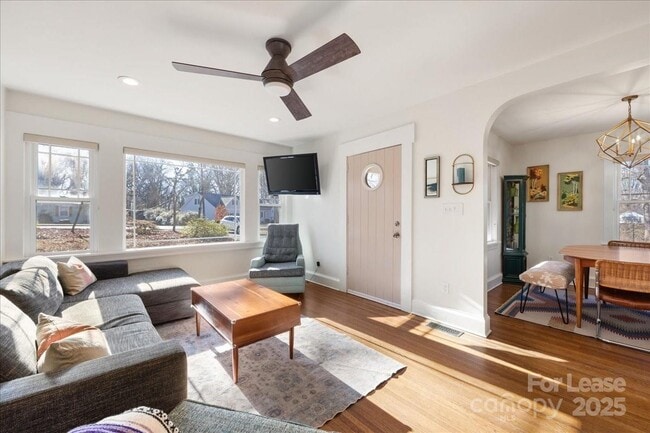 Building Photo - 5712 Oak Dr