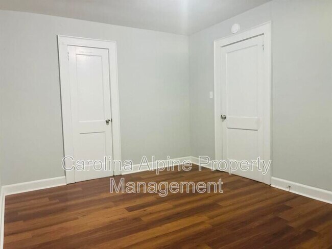Building Photo - 604 Park Ave