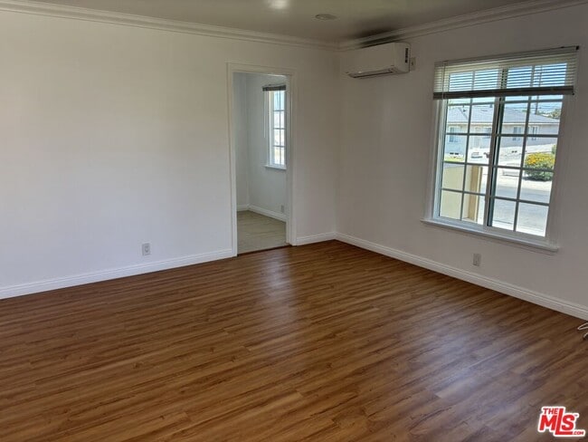 Building Photo - 8437 Lilienthal Ave