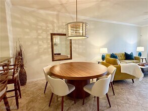 Building Photo - 4884 Hampshire Ct