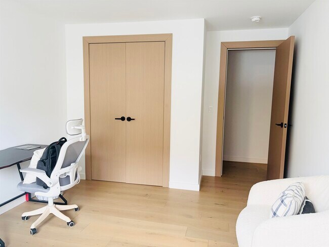 Building Photo - 211 70th St