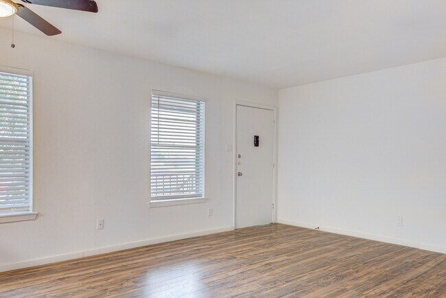 Building Photo - 200 E Mitcham St