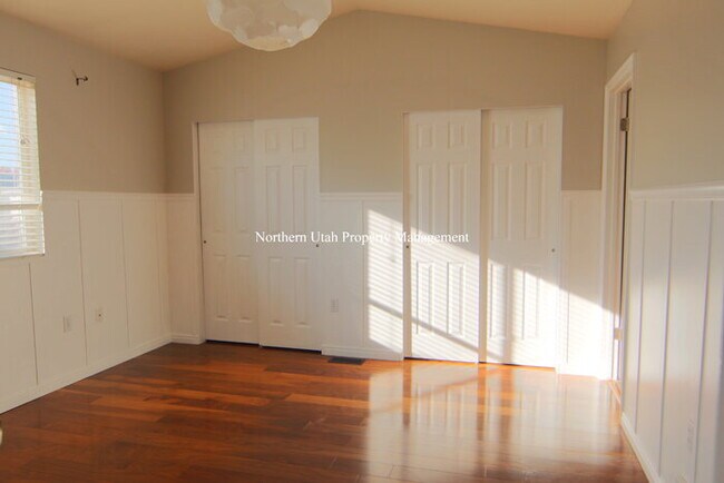 Building Photo - Amazing South Ogden Home with Everything!