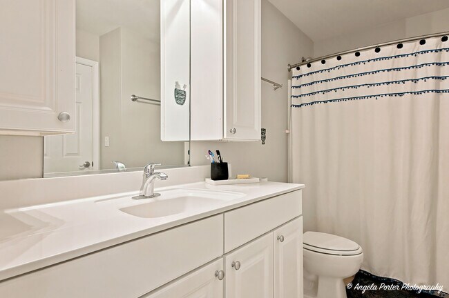 Building Photo - 649 S Parkside Dr