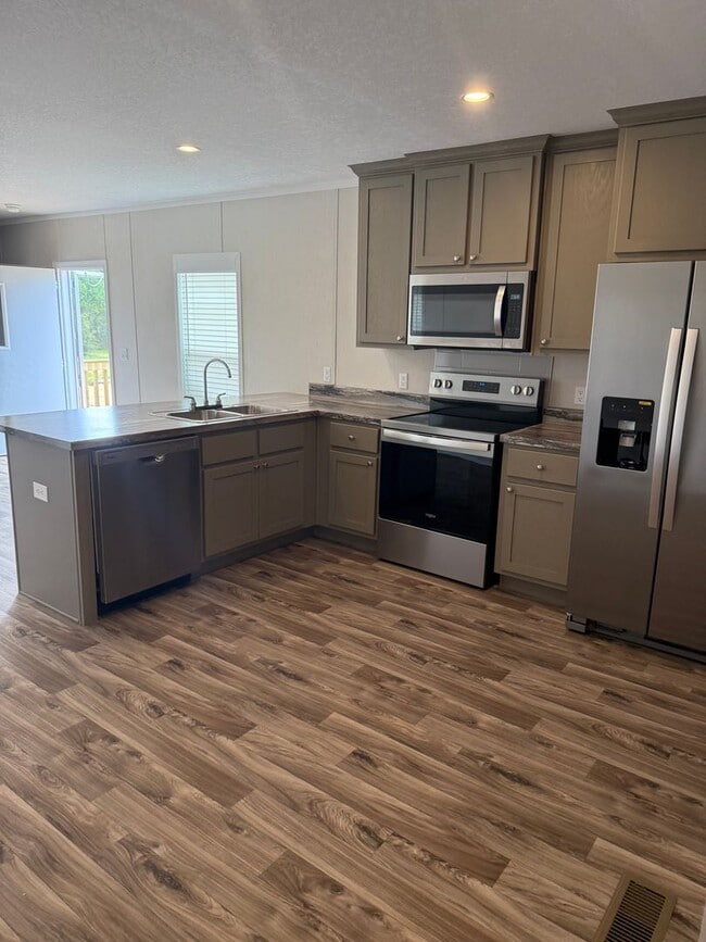 Building Photo - BRAND NEW-3 Bedroom / 2 Bath-MOVE-IN SPECI...