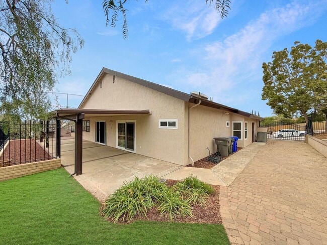 Building Photo - Great 3B/2BA House in San Marcos!