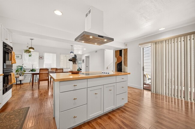 Building Photo - 1422 Chardonnay Dr