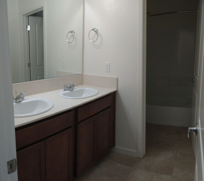 Building Photo - New Townhome in Great Community